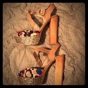 Steve Madden platforms size 8. Never worn.